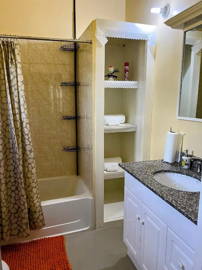 Florence Hall L&V Paradise Vacation Home With Pool And Gym